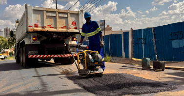 Recomposição do asfalto após obras de saneamento segue critérios técnicos para garantir durabilidade
