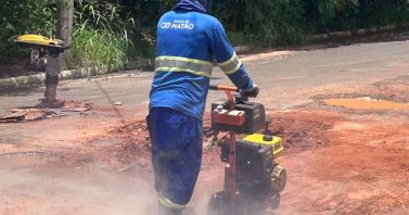 Recomposição do asfalto após obras de saneamento segue critérios técnicos para garantir durabilidade
